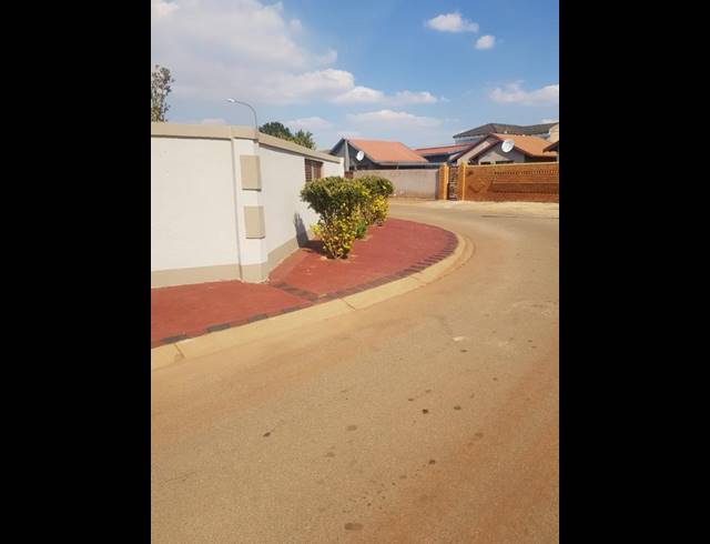 3 BEDROOM HOUSE FOR SALE IN PROTEA GLEN EXT